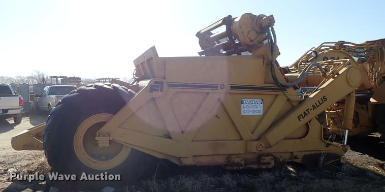 image for item DF8814 1974 Fiat-Allis 261B conventional scraper