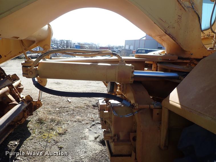 image for item DF8814 1974 Fiat-Allis 261B conventional scraper