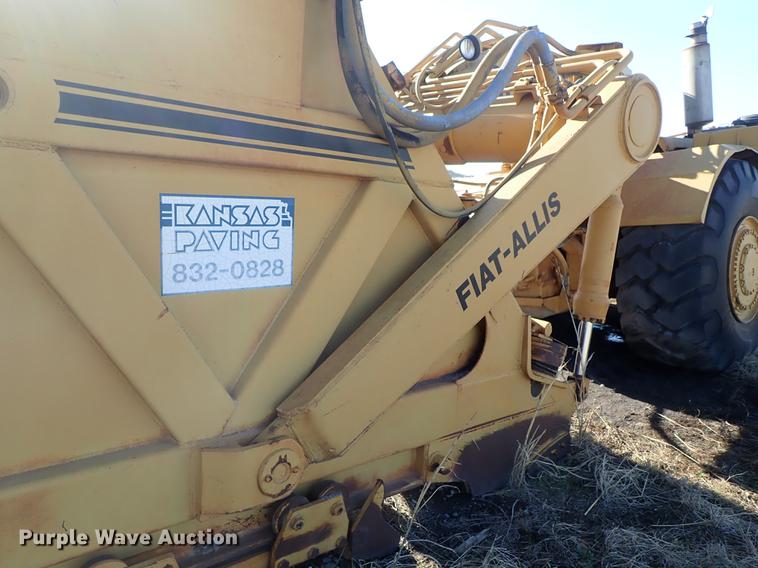 image for item DF8814 1974 Fiat-Allis 261B conventional scraper