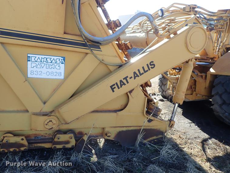 image for item DF8814 1974 Fiat-Allis 261B conventional scraper