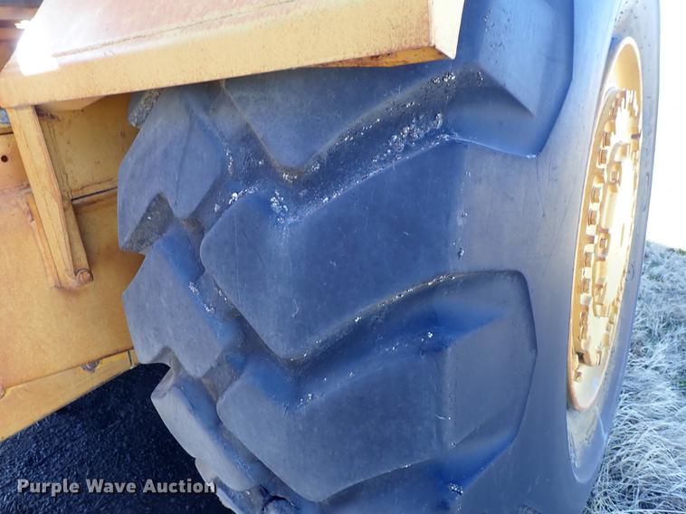 image for item DF8814 1974 Fiat-Allis 261B conventional scraper