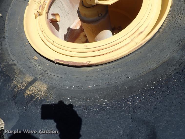 image for item DF8814 1974 Fiat-Allis 261B conventional scraper