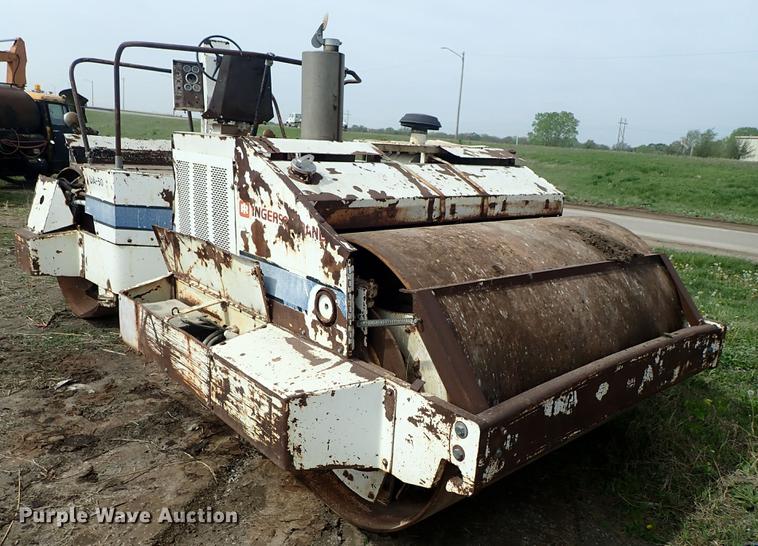 image for item DF8815 Ingersoll Rand DA50 double drum vibratory roller