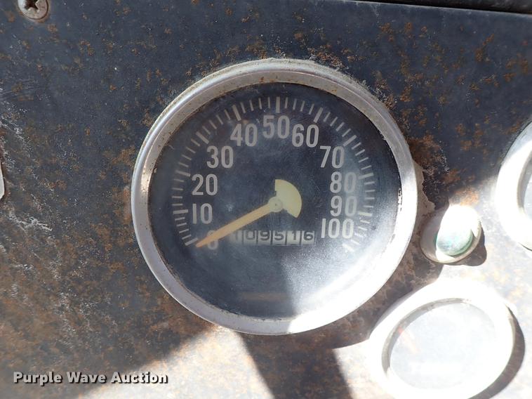 image for item DF8816 1971 International Loadstar 1800 oil distribution truck