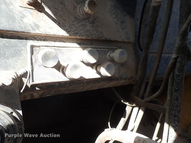 image for item DF8816 1971 International Loadstar 1800 oil distribution truck