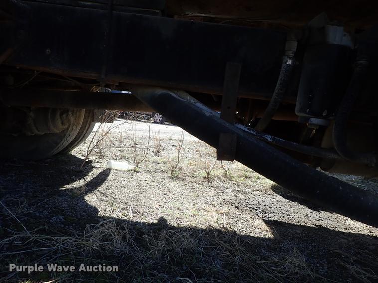 image for item DF8816 1971 International Loadstar 1800 oil distribution truck