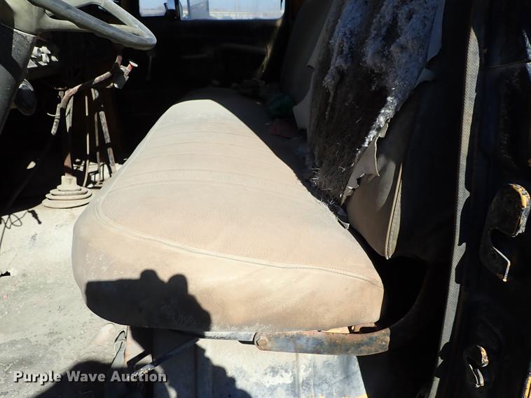 image for item DF8816 1971 International Loadstar 1800 oil distribution truck