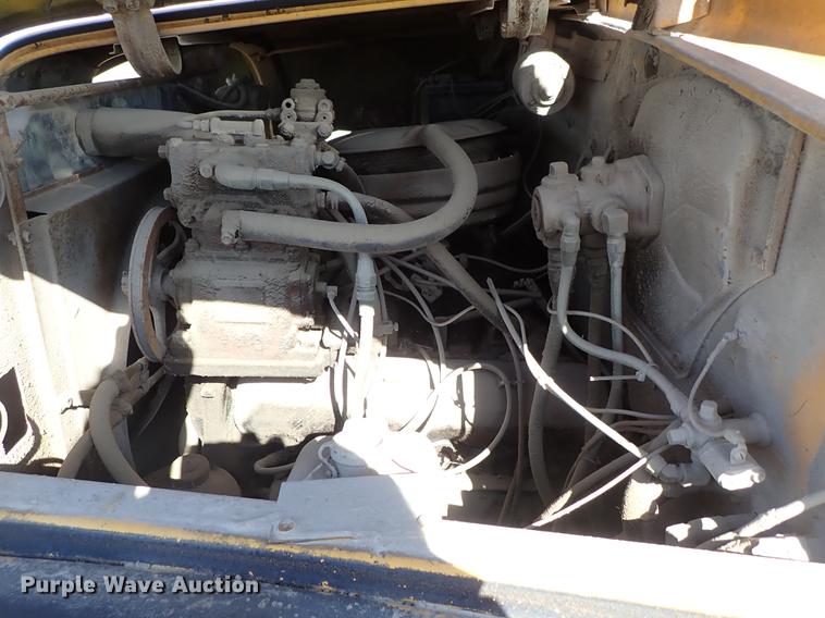 image for item DF8816 1971 International Loadstar 1800 oil distribution truck