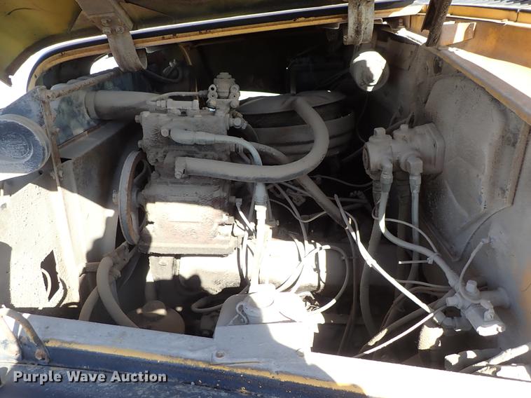 image for item DF8816 1971 International Loadstar 1800 oil distribution truck