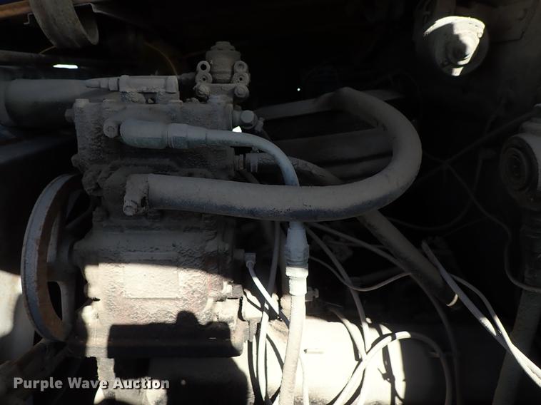 image for item DF8816 1971 International Loadstar 1800 oil distribution truck