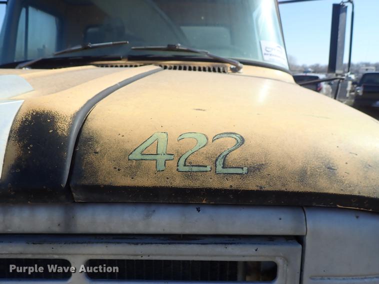 image for item DF8816 1971 International Loadstar 1800 oil distribution truck