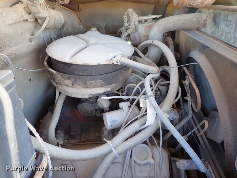 image for item DF8816 1971 International Loadstar 1800 oil distribution truck