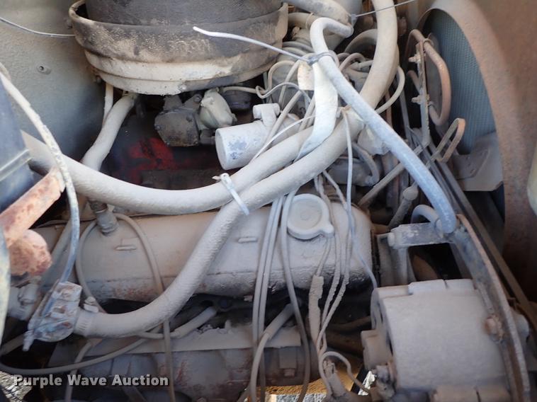 image for item DF8816 1971 International Loadstar 1800 oil distribution truck