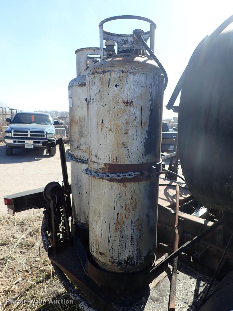 image for item DF8816 1971 International Loadstar 1800 oil distribution truck