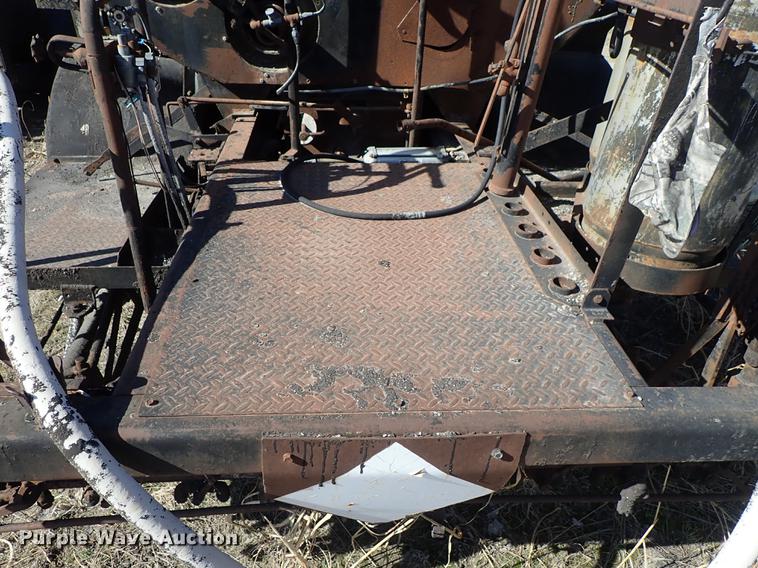 image for item DF8816 1971 International Loadstar 1800 oil distribution truck