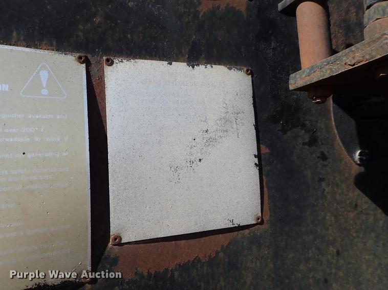 image for item DF8816 1971 International Loadstar 1800 oil distribution truck