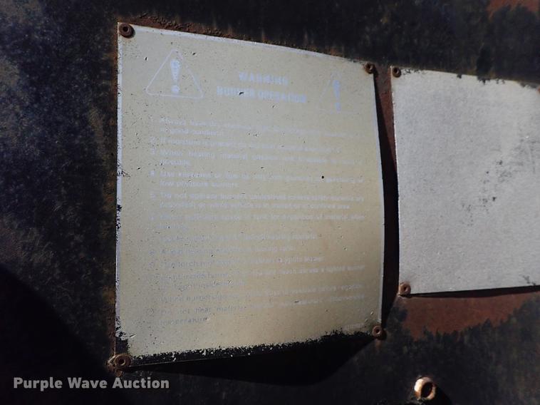 image for item DF8816 1971 International Loadstar 1800 oil distribution truck