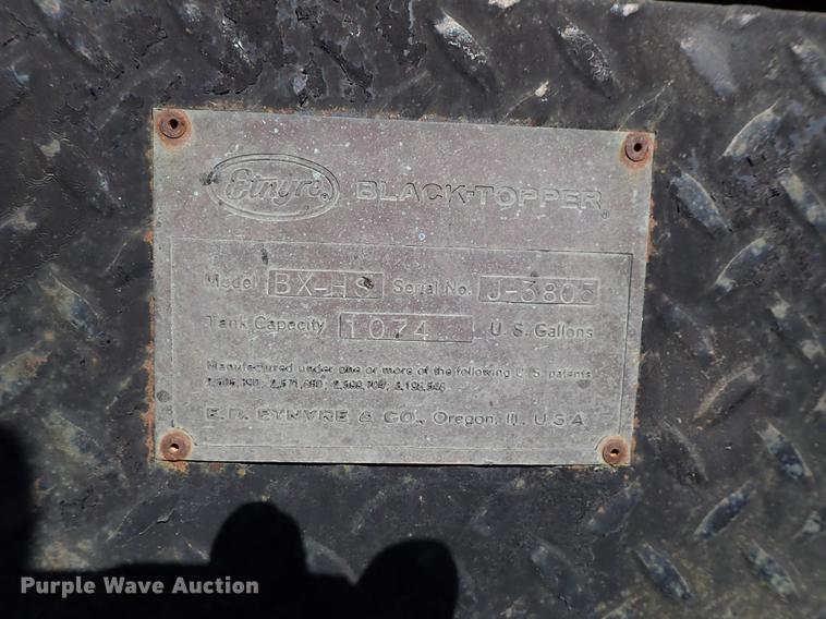 image for item DF8816 1971 International Loadstar 1800 oil distribution truck