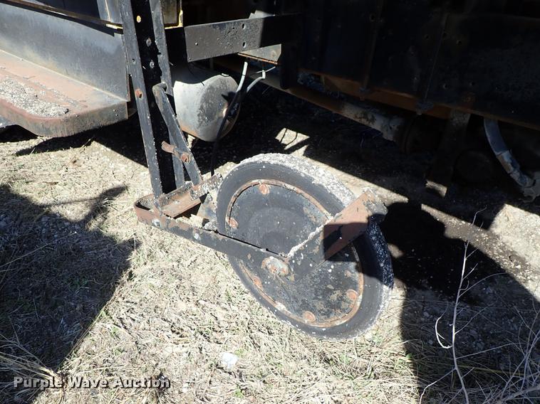 image for item DF8816 1971 International Loadstar 1800 oil distribution truck