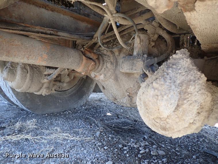 image for item DF8816 1971 International Loadstar 1800 oil distribution truck