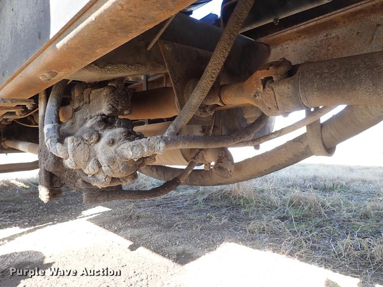 image for item DF8816 1971 International Loadstar 1800 oil distribution truck