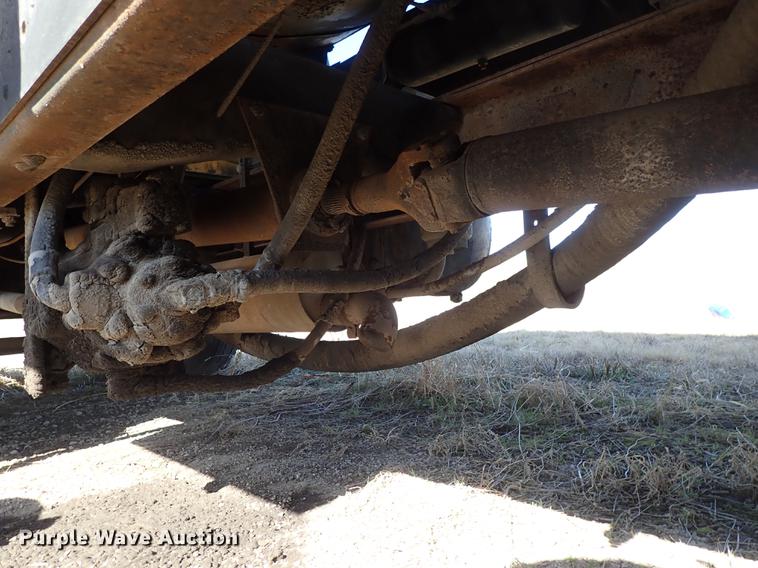 image for item DF8816 1971 International Loadstar 1800 oil distribution truck