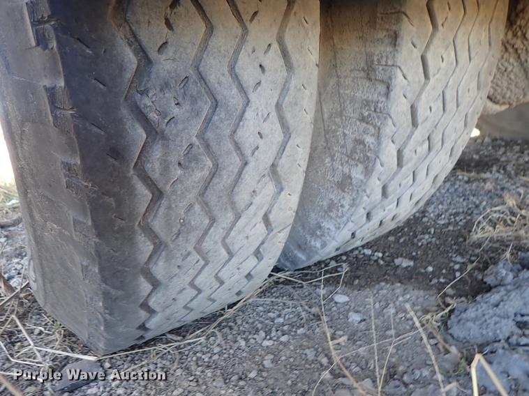 image for item DF8816 1971 International Loadstar 1800 oil distribution truck