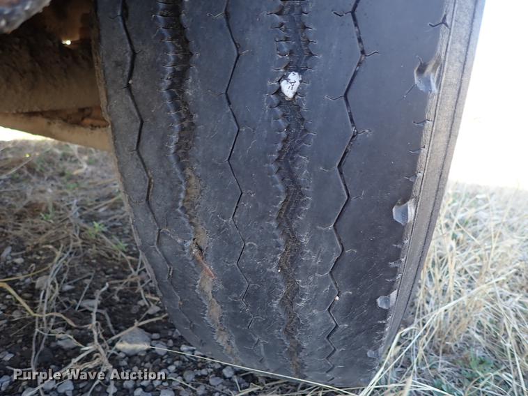 image for item DF8816 1971 International Loadstar 1800 oil distribution truck