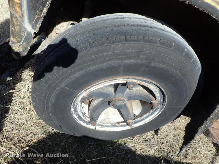 image for item DF8816 1971 International Loadstar 1800 oil distribution truck