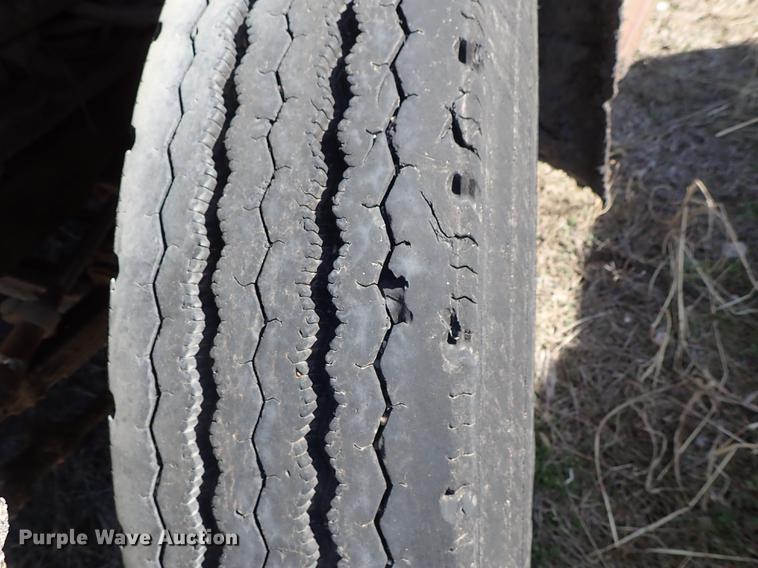 image for item DF8816 1971 International Loadstar 1800 oil distribution truck