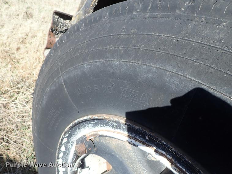 image for item DF8816 1971 International Loadstar 1800 oil distribution truck