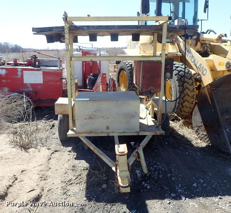 image for item DF8824 Arrow board trailer