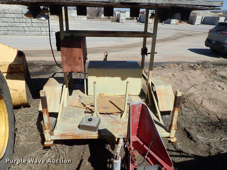 image for item DF8824 Arrow board trailer