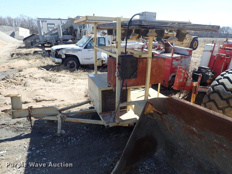 image for item DF8824 Arrow board trailer