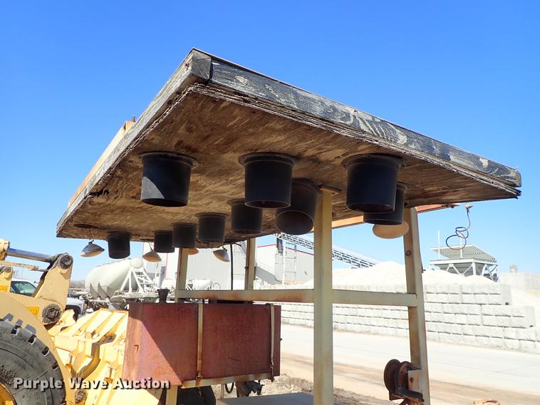 image for item DF8824 Arrow board trailer