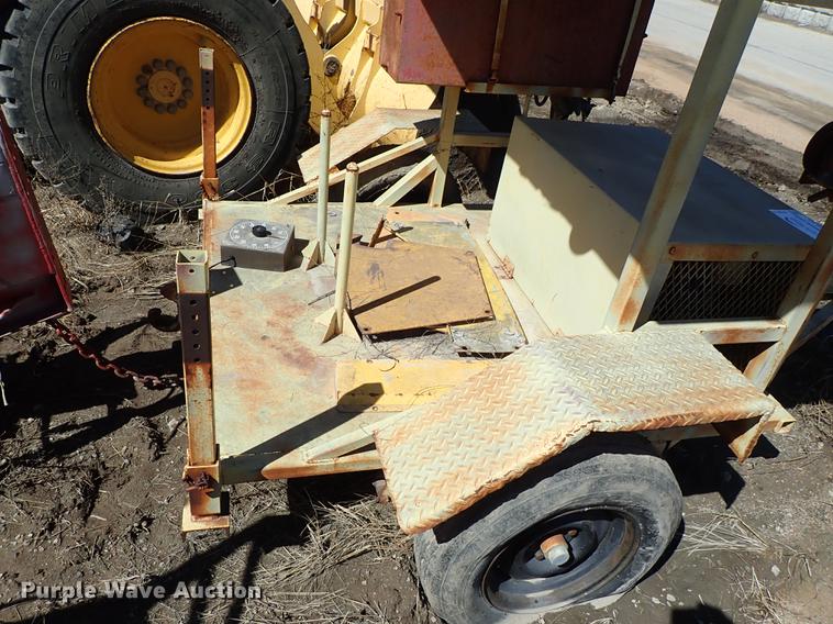 image for item DF8824 Arrow board trailer