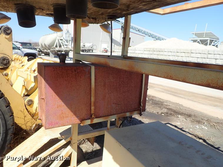 image for item DF8824 Arrow board trailer