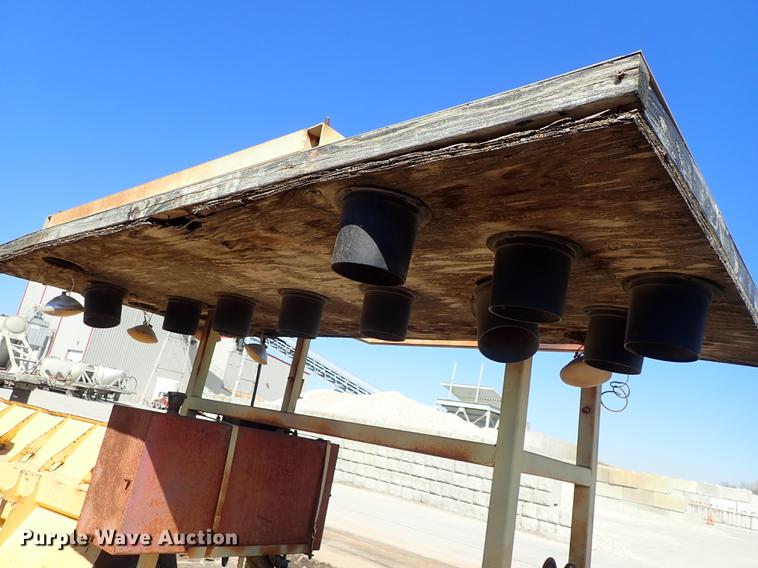 image for item DF8824 Arrow board trailer