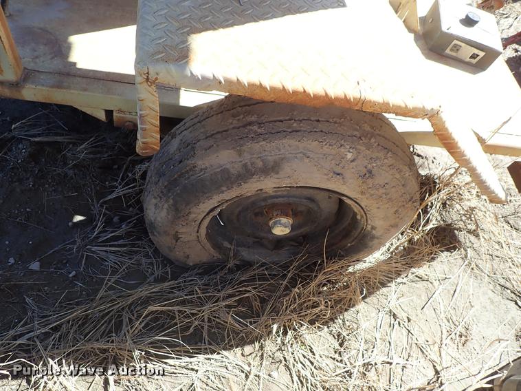 image for item DF8824 Arrow board trailer