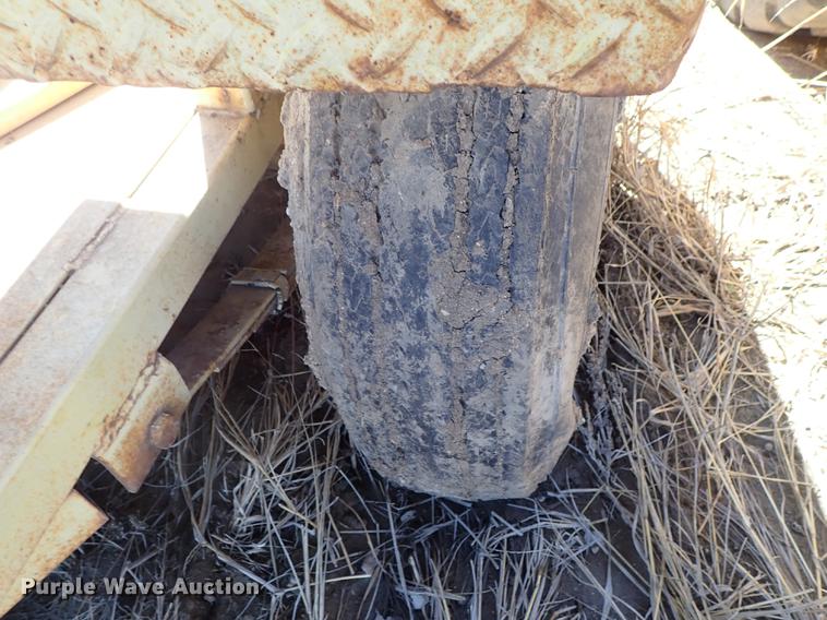 image for item DF8824 Arrow board trailer