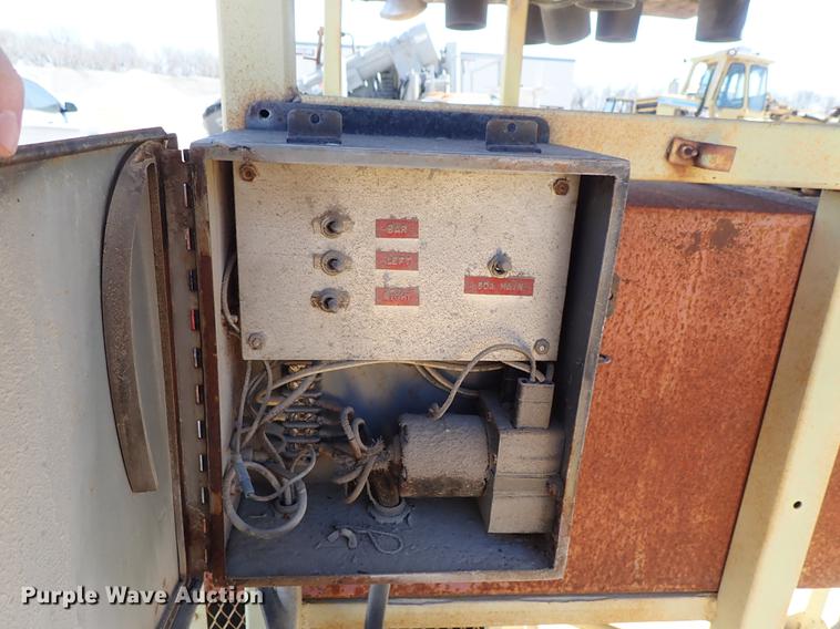 image for item DF8824 Arrow board trailer