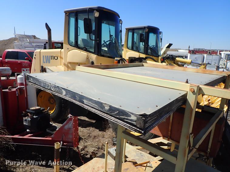 image for item DF8824 Arrow board trailer