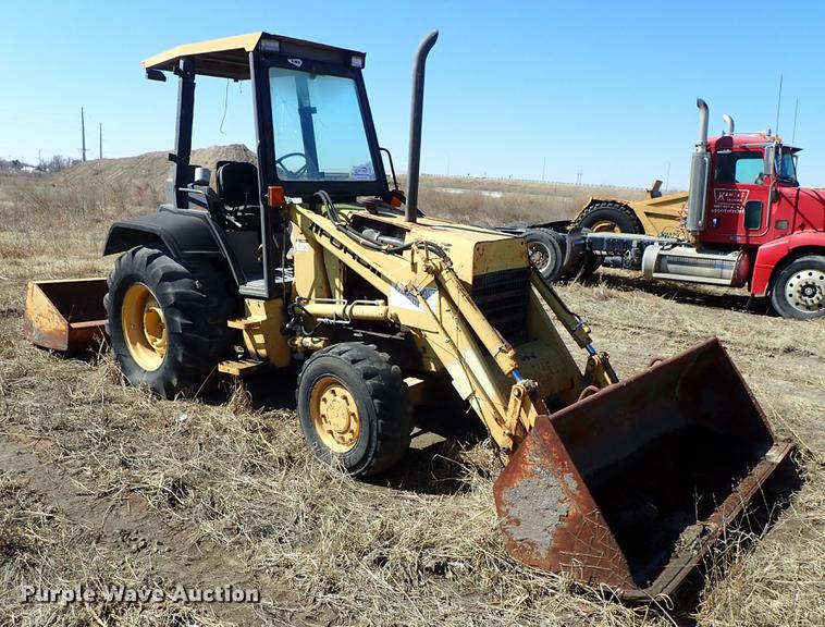 image for item DF8825 Ford 455D landscape tractor