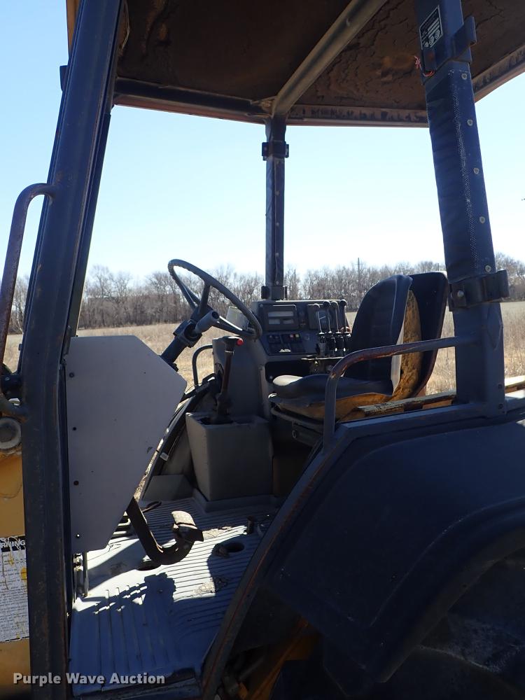 image for item DF8825 Ford 455D landscape tractor