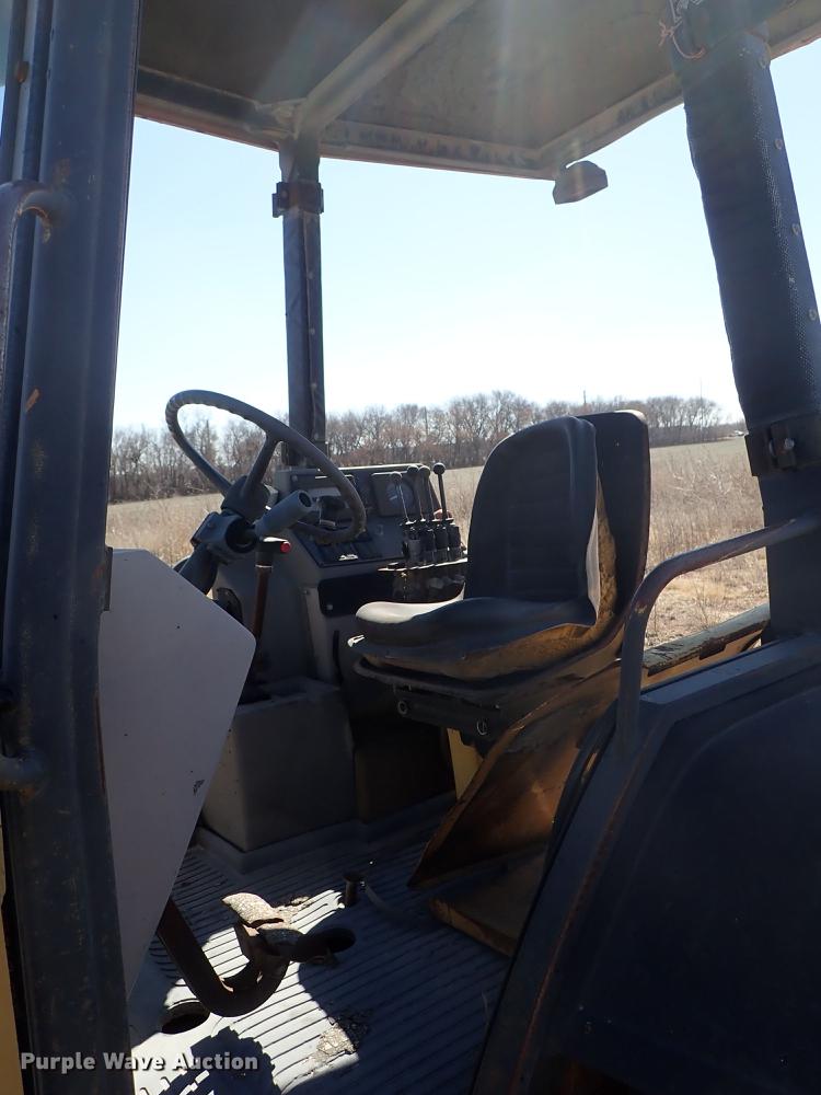 image for item DF8825 Ford 455D landscape tractor