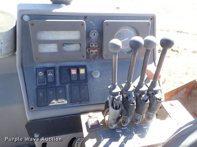 image for item DF8825 Ford 455D landscape tractor