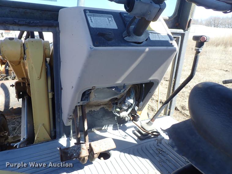 image for item DF8825 Ford 455D landscape tractor