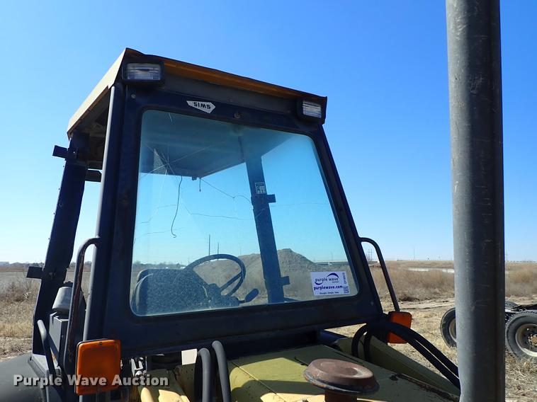 image for item DF8825 Ford 455D landscape tractor