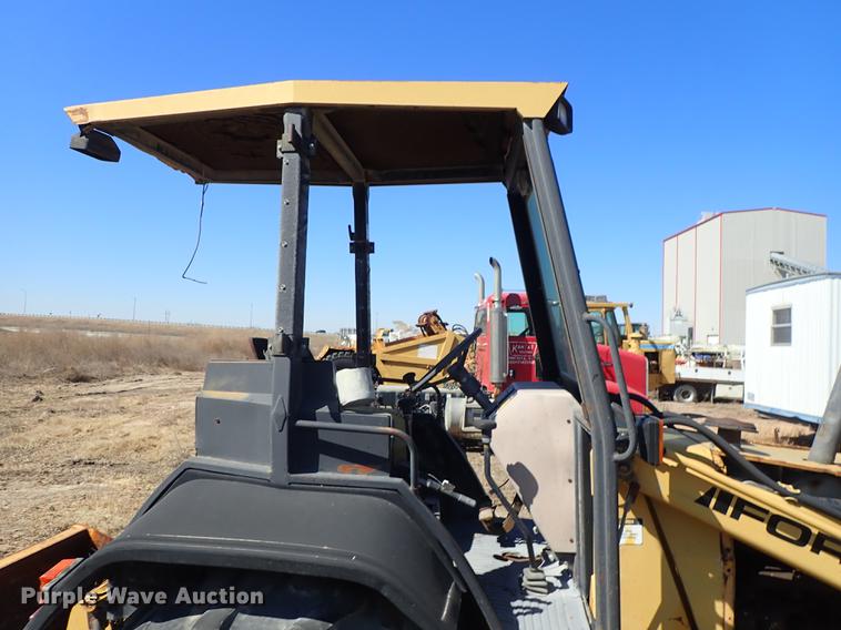 image for item DF8825 Ford 455D landscape tractor