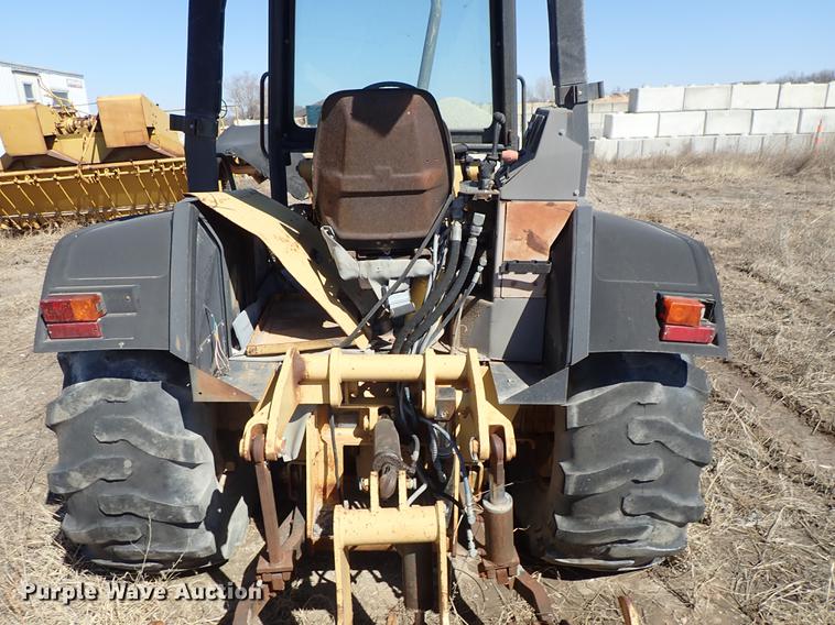 image for item DF8825 Ford 455D landscape tractor